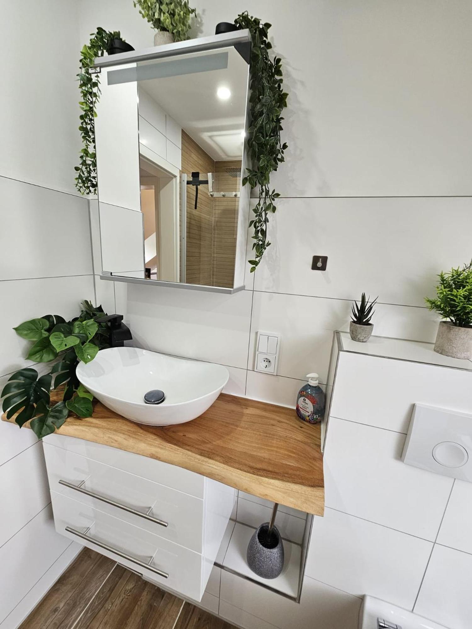 Tautraum Suite Mit Whirlpool Und Gruenem Ausblick Wilhelmshaven Dış mekan fotoğraf
